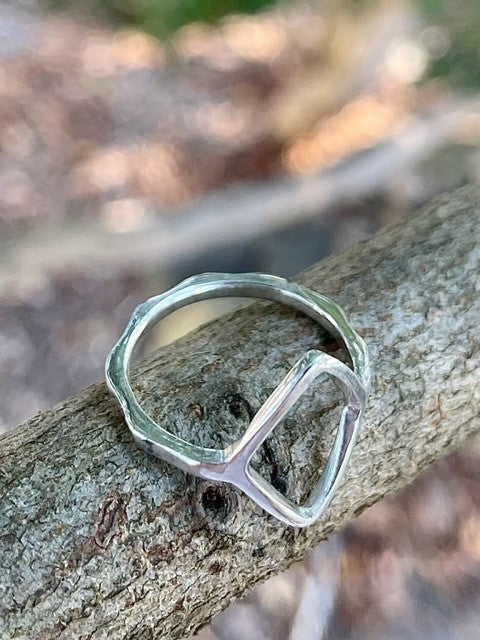 Hammered circle store ring