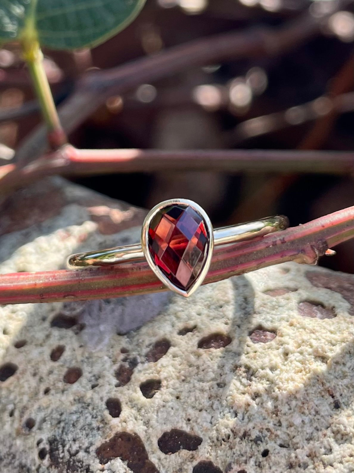 9ct Yellow Gold Pear Shape Garnet Ring