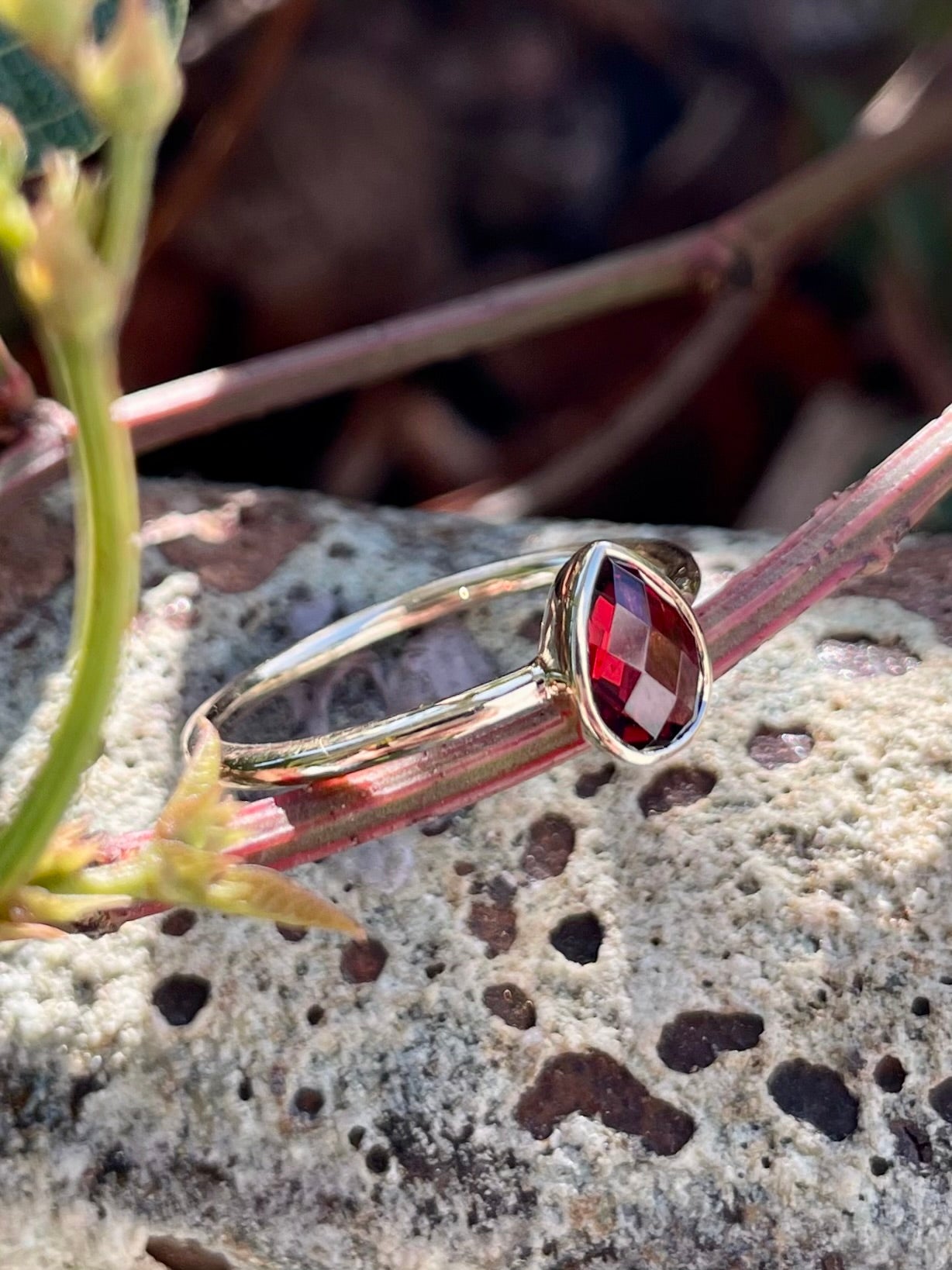 9ct Yellow Gold Pear Shape Garnet Ring