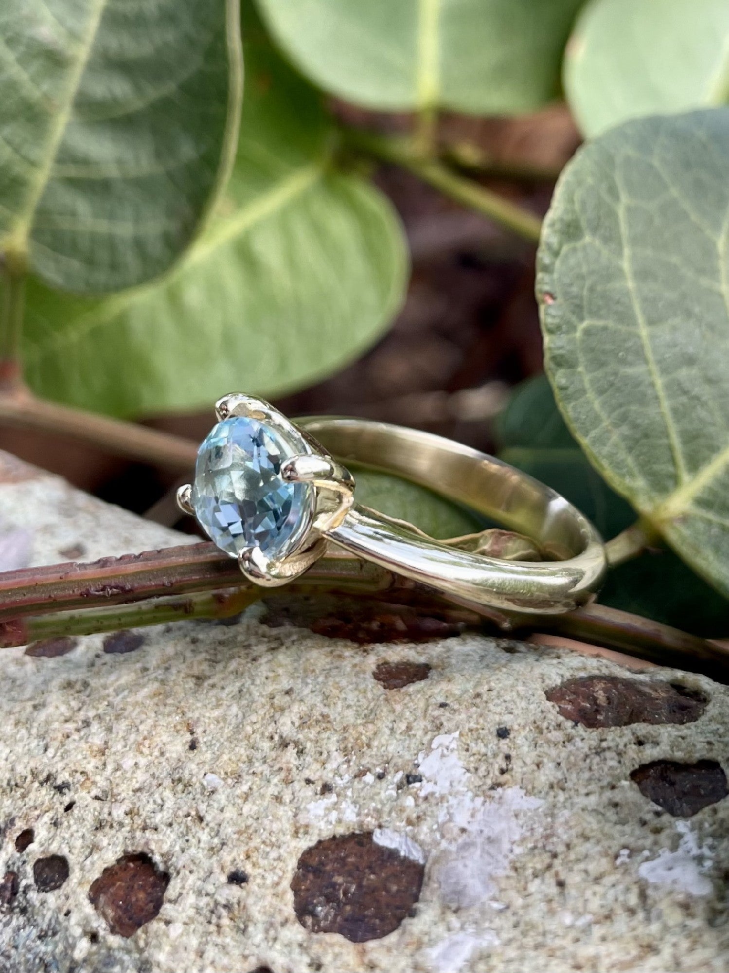 9ct Yellow Gold Blue Topaz Ring