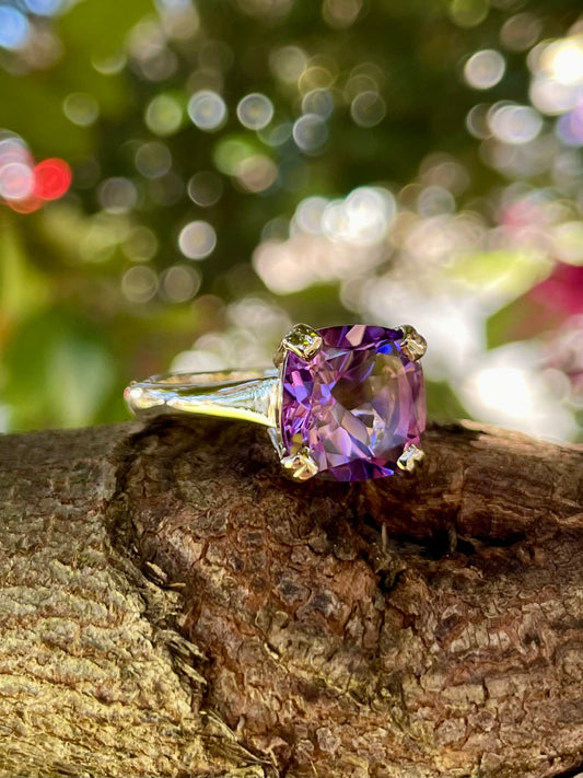 9ct Yellow Gold Double Claw-Set Amethyst Ring