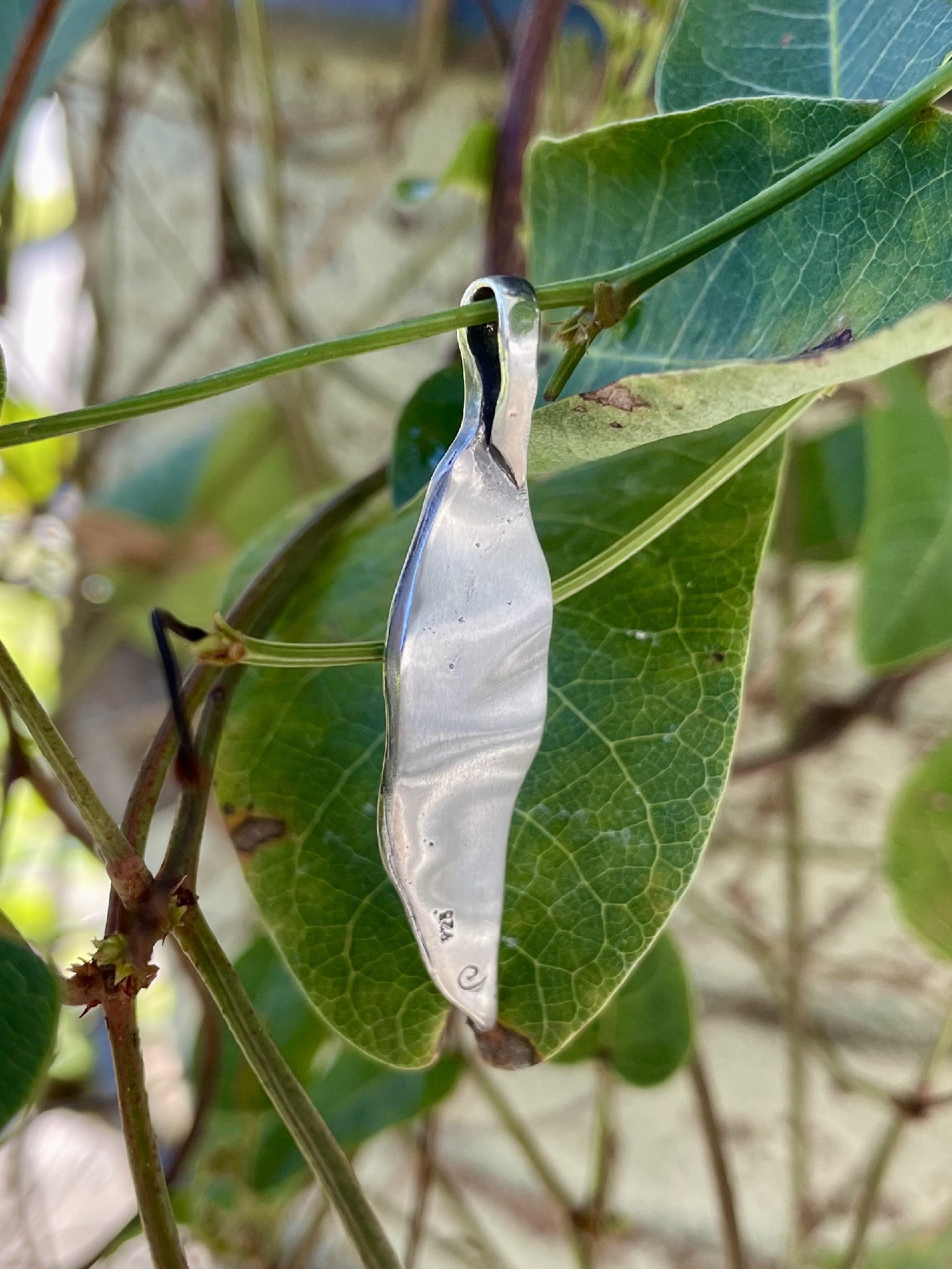 Sterling Silver Gumleaf Pendant (L7)