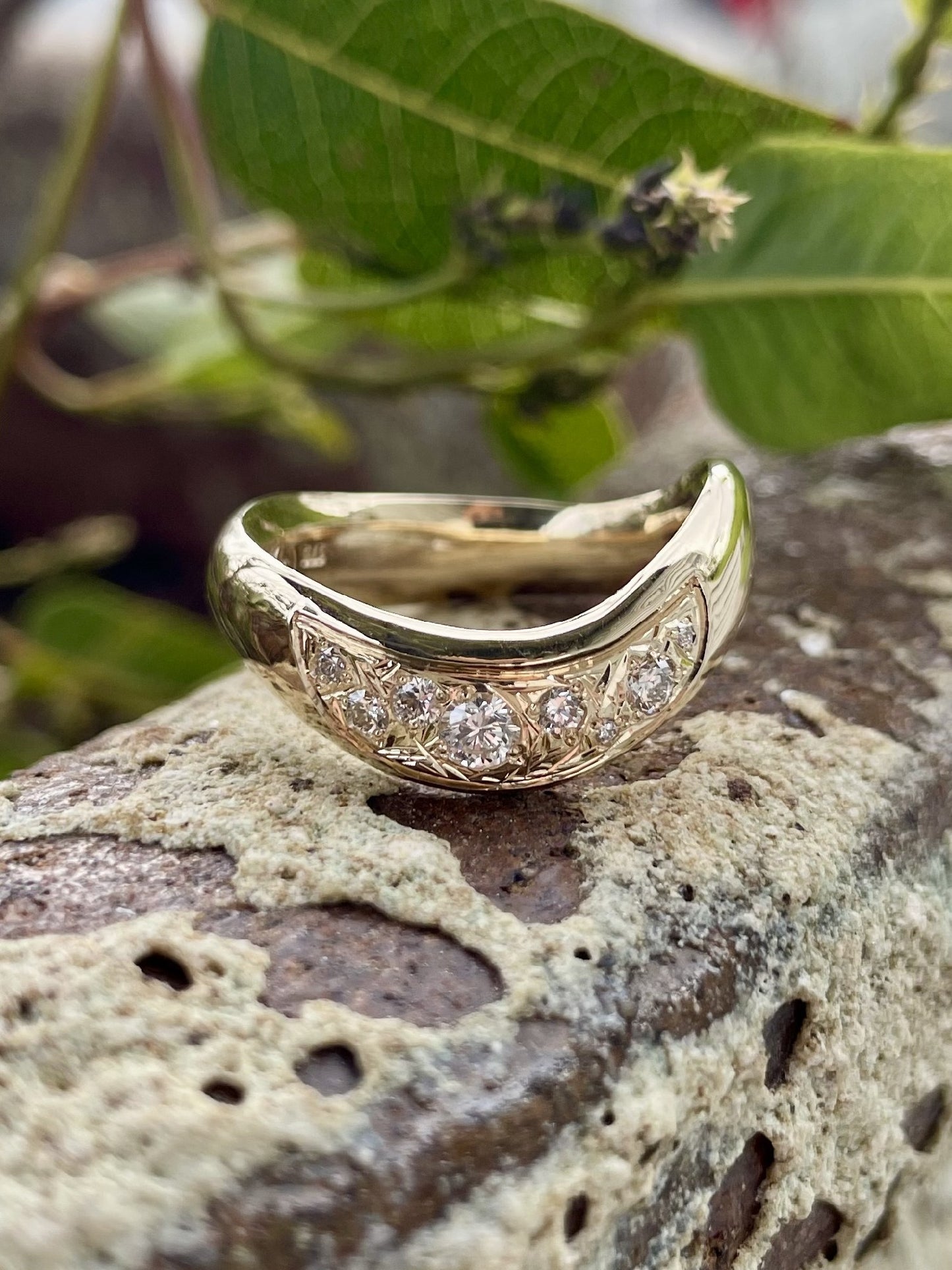 9ct Yellow Gold Curved Diamond Ring