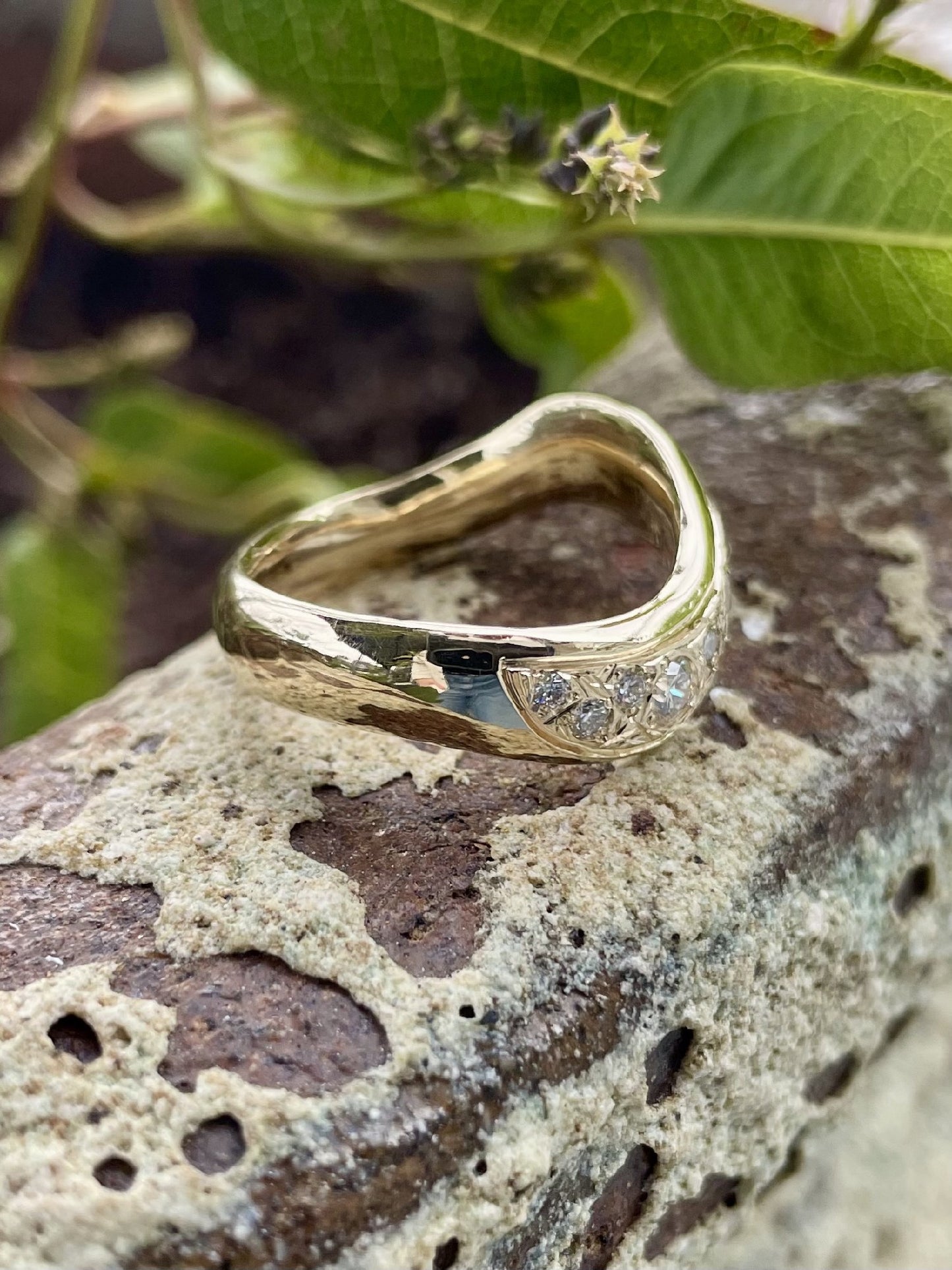 9ct Yellow Gold Curved Diamond Ring